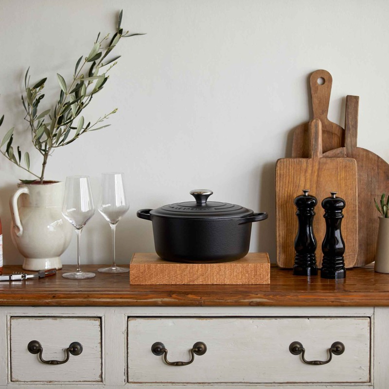 24CM SIGNATURE ENAMELLED CAST IRON ROUND CASSEROLE - SATIN BLACK