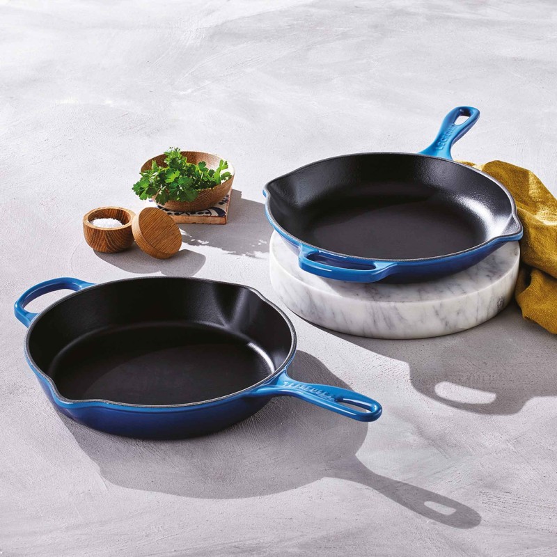 26CM SIGNATURE CAST IRON ROUND SKILLET - AZURE