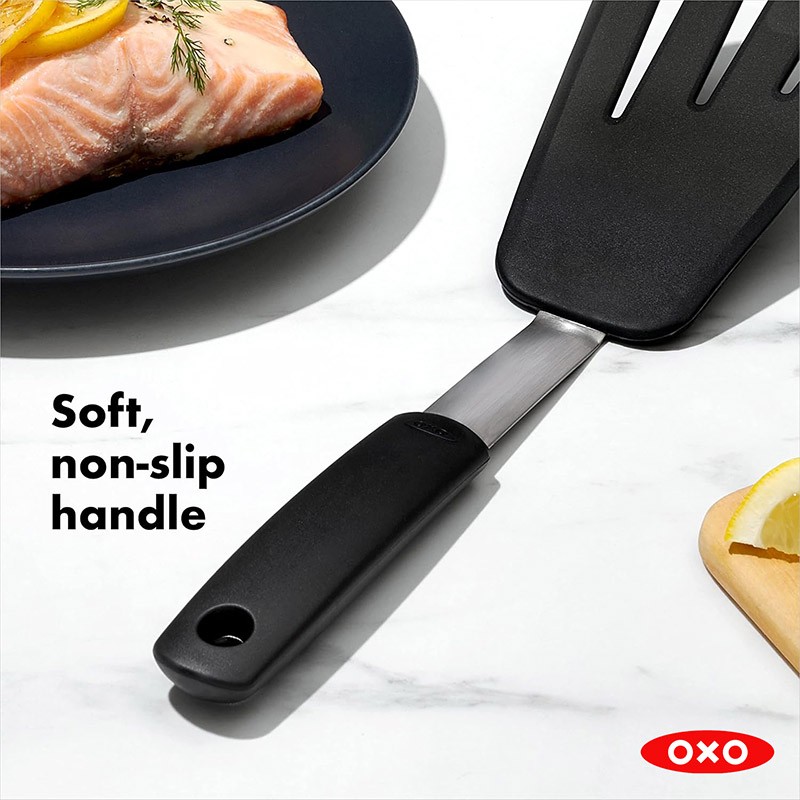 FLEXIBLE OMELET TURNER