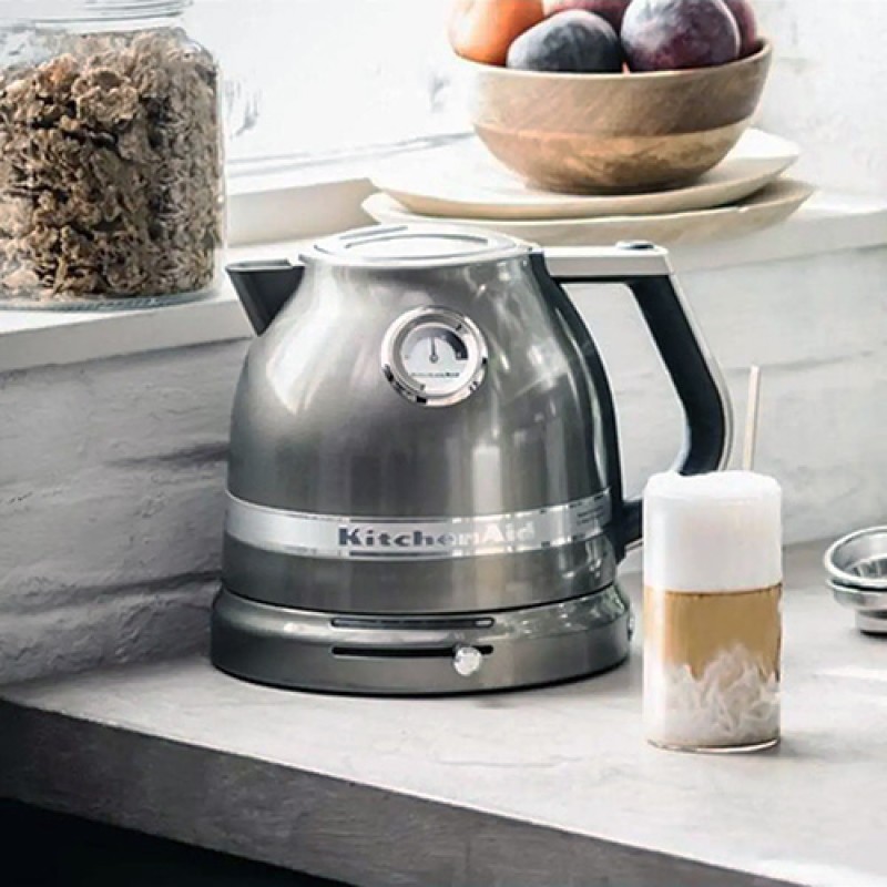 1.5L ARTISAN KETTLE MEDALLION SILVER