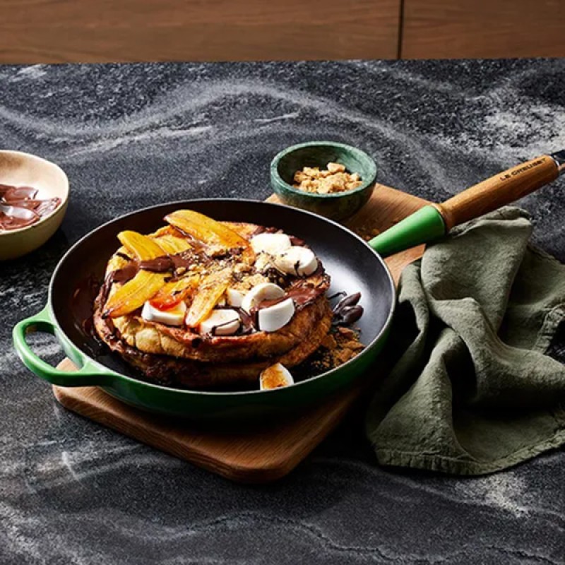 28cm CAST IRON FRYING PAN WITH WOODEN HANDLE - BAMBOO GREEN
