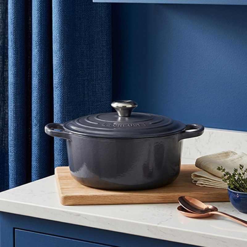 24CM SIGNATURE ENAMELLED CAST IRON ROUND CASSEROLE - NAVY