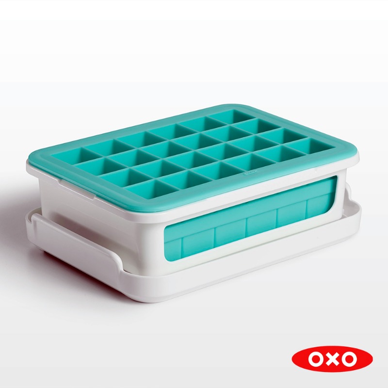 COVERED ICE CUBE TRAY