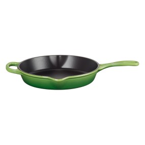 26CM SIGNATURE CAST IRON ROUND SKILLET - BAMBOO