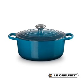 26CM SIGNATURE ENAMELLED CAST IRON ROUND CASSEROLE...